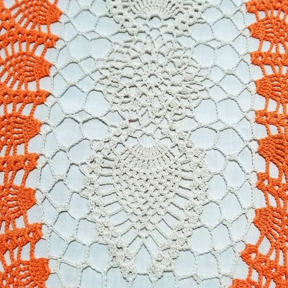 New Hand Crafted Pineapple oval doily, white and coral, 17 1/2" x 27" . - Picture 2 of 5